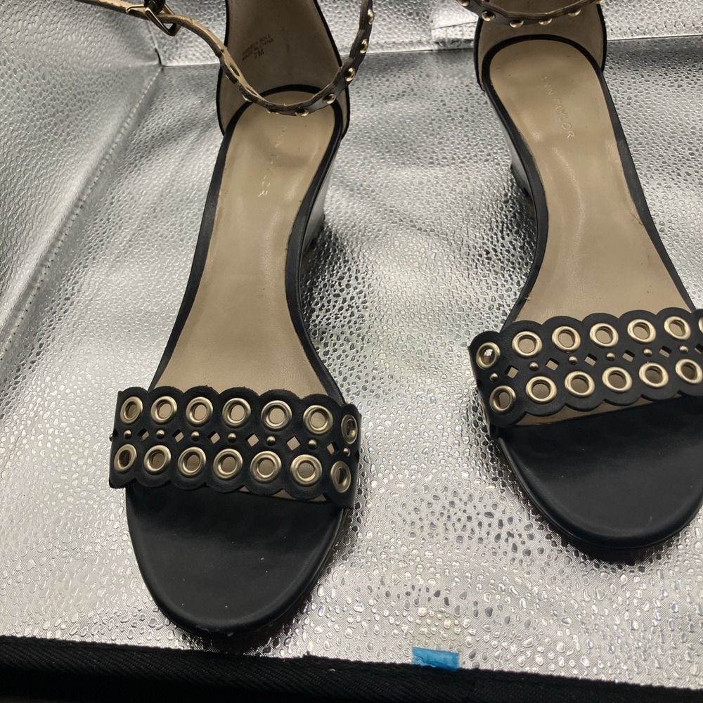NEW Ann Taylor Tan Mika Grommet Sandal Sz 7 M